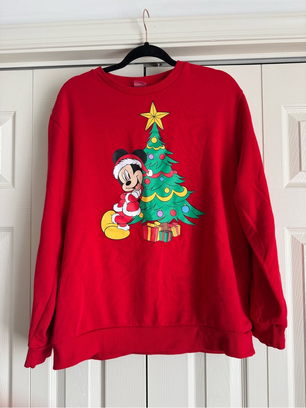 Disney Mickey Mouse Crewneck Sweatshirt Christmas Tree Size Large Red